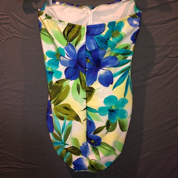 One piece swimsuit - Picture 3 of 6